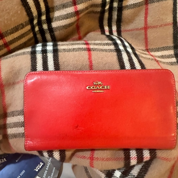 Barely used Coach Wallet - Picture 2 of 3